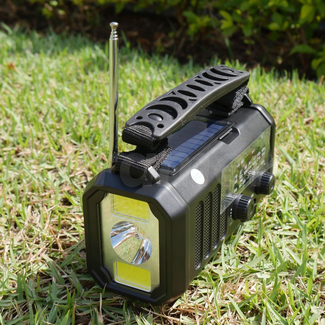 RADIO LINTERNA DE EMERGENCIA SOLAR